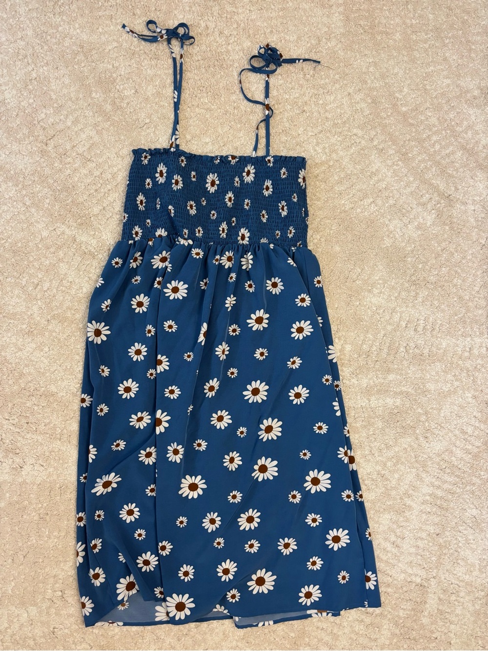 SHEIN Blue Daisy Print Smocked Sundress